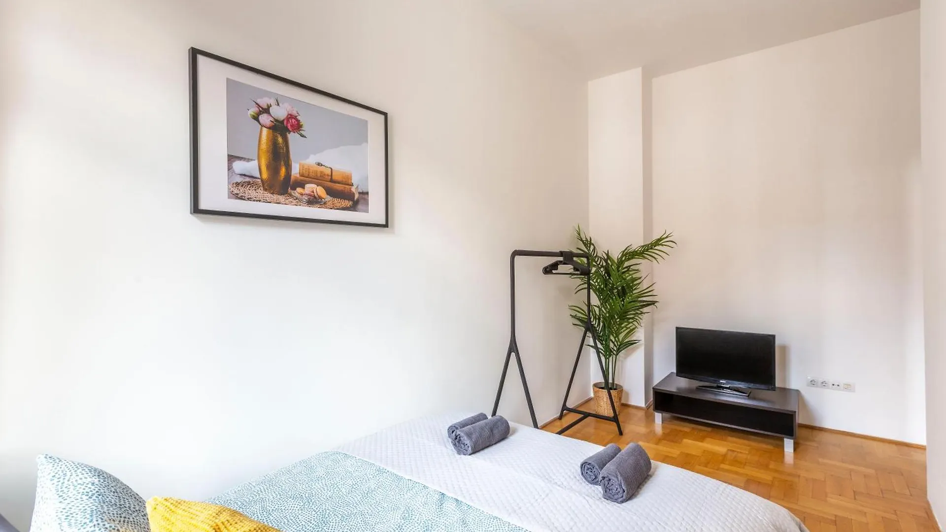 Downtown Cozy Home In The Gozsdu Garden contacts